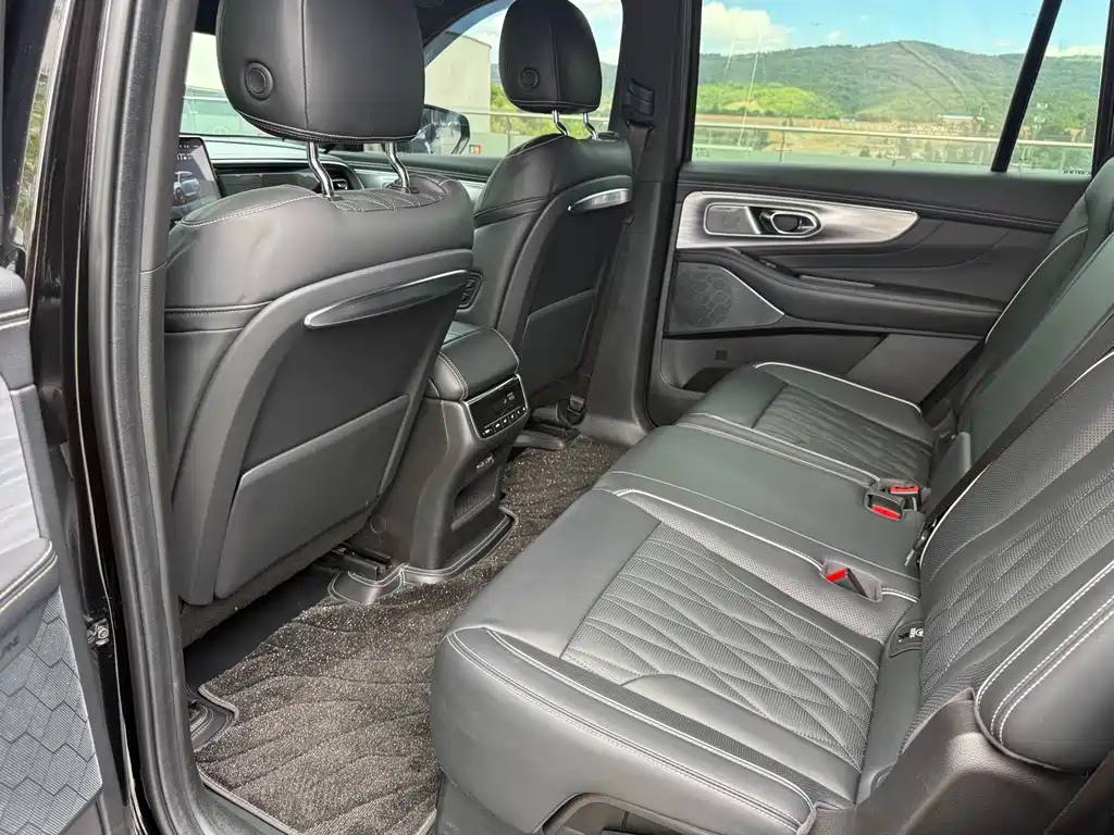 GAC Motor Trumpchi GS8 2023 — фото 33