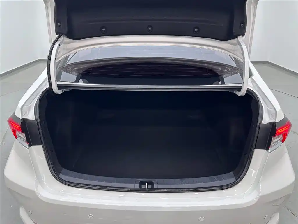 Toyota Corolla 2023 — фото 27