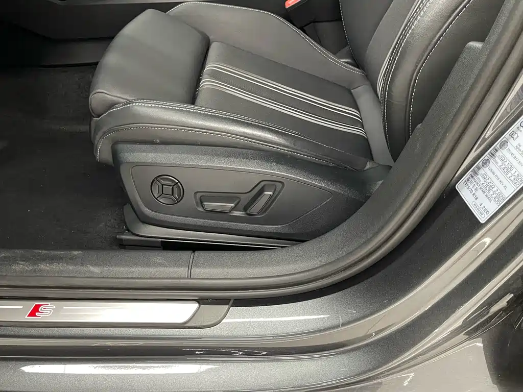 Audi A3 2023 — фото 10