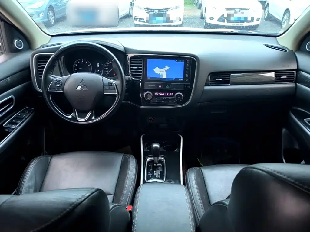 Mitsubishi Outlander 2019 — фото 10