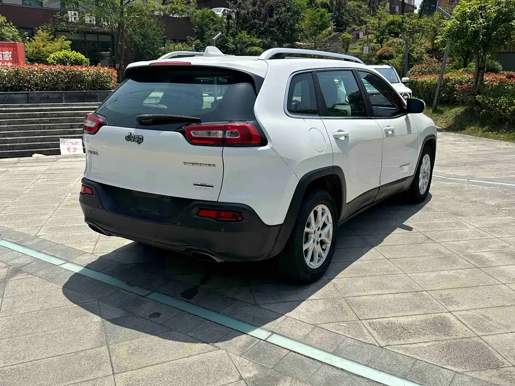 Jeep Cherokee 2017 — фото 6