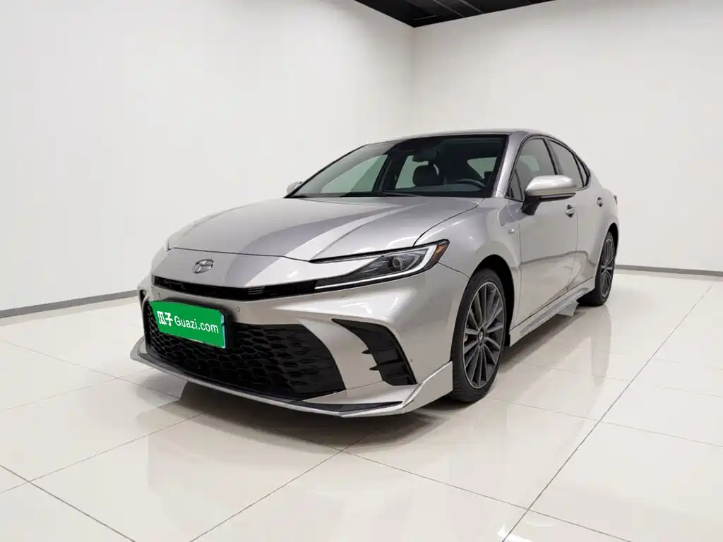 Toyota Camry 2024 — фото 1