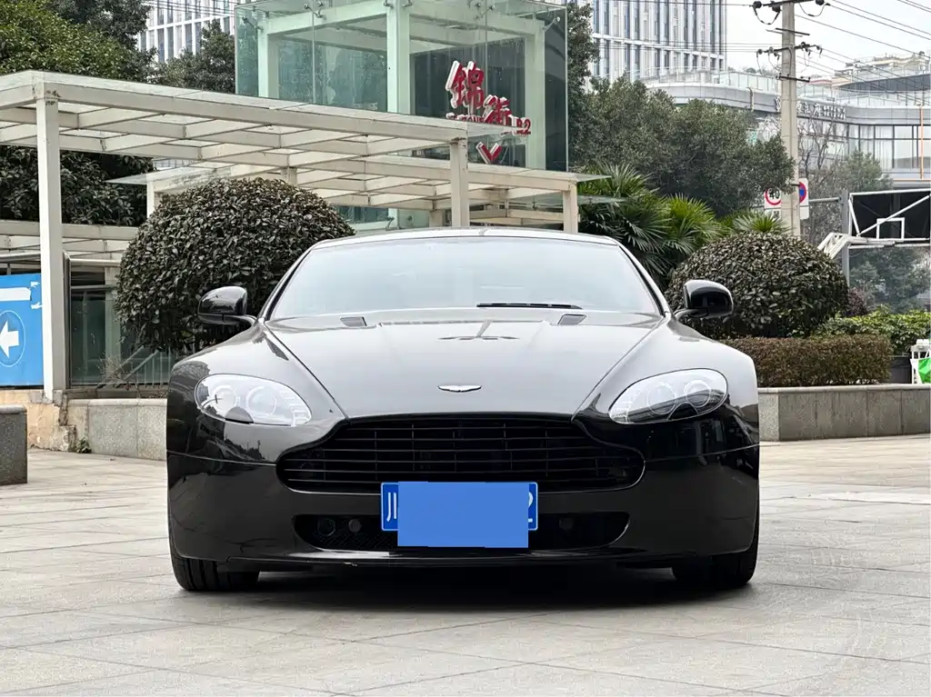 Aston Martin V8 Vantage 2012 — фото 2