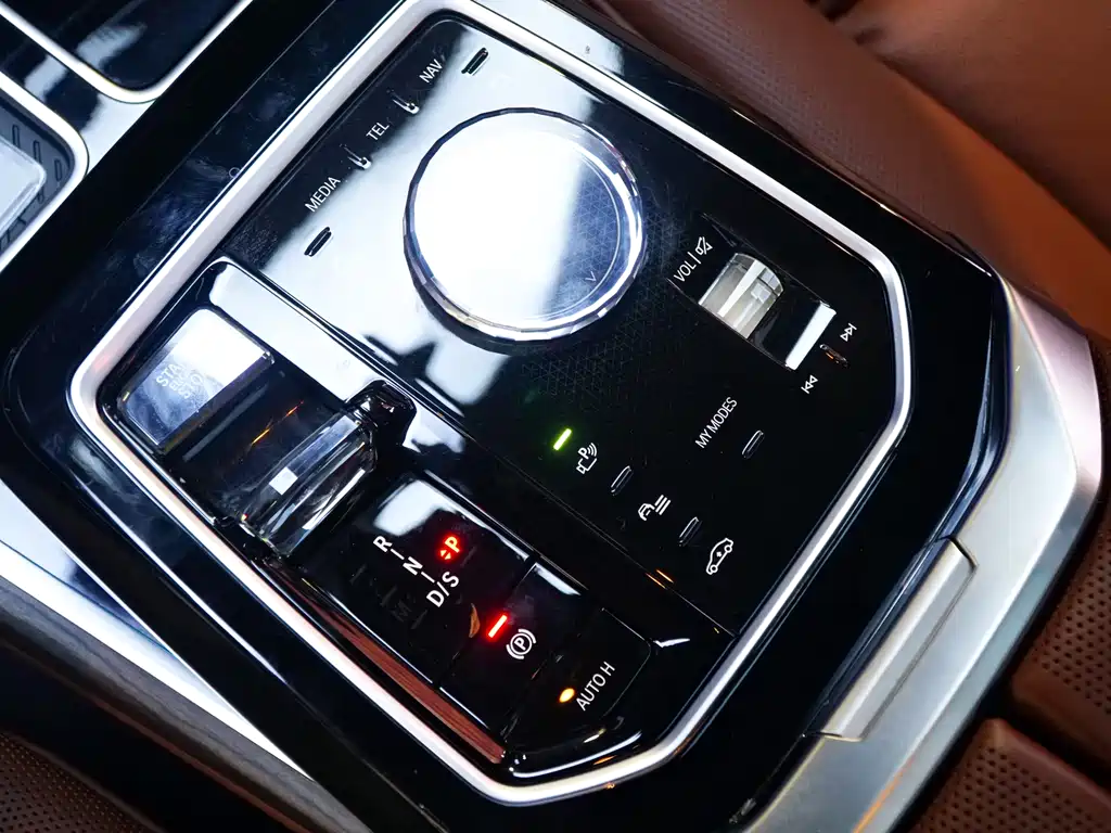 BMW 7 Series 2023 — фото 16