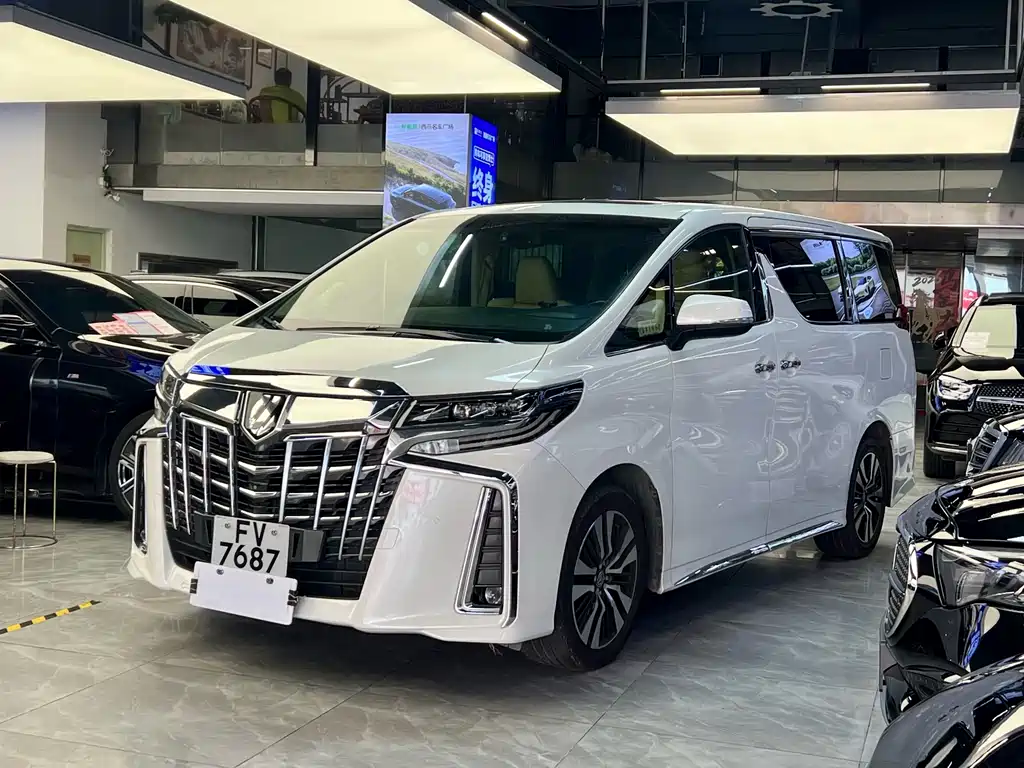 Toyota Alphard 2017 — фото 1