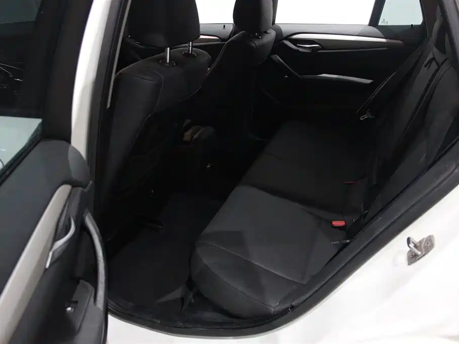 BMW X1 2013 — фото 11