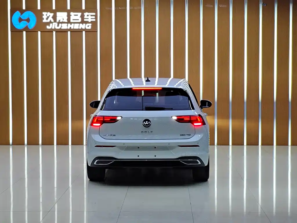 Volkswagen Golf 2021