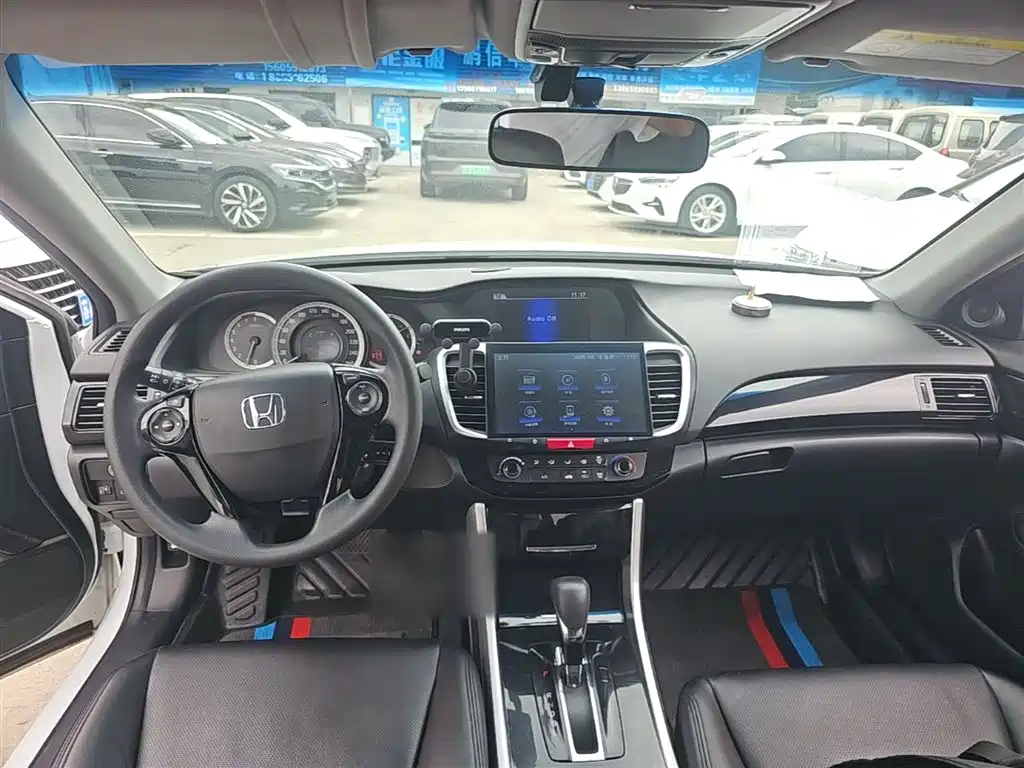 Honda Accord 2018 — фото 10