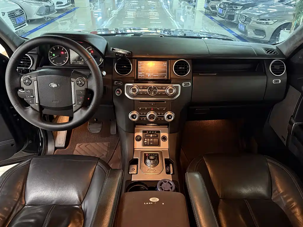 Land Rover Discovery 2015 — фото 7