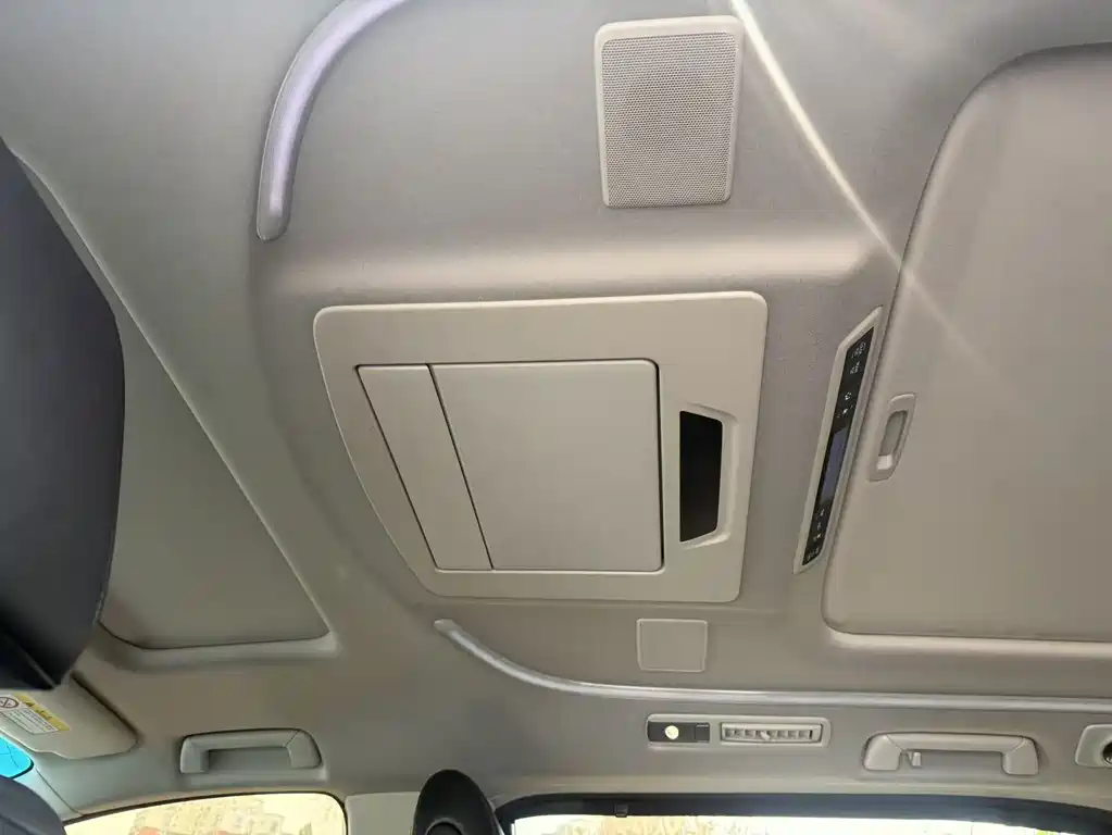 Toyota Vellfire 2023 — фото 15