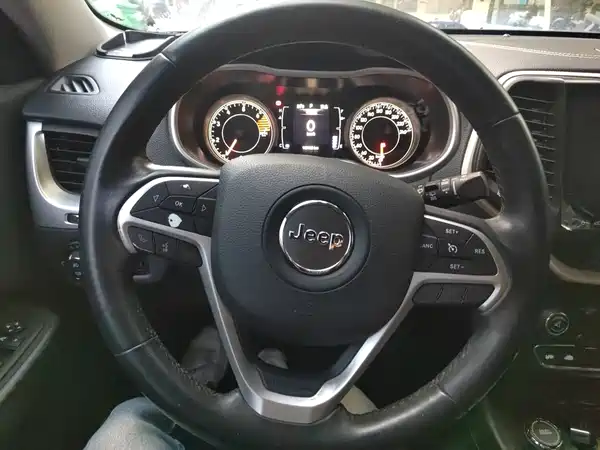 Jeep Cherokee 2016