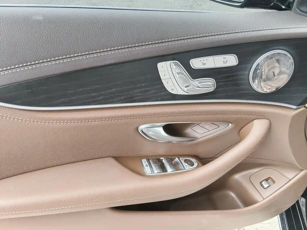 Mercedes-Benz E-Class 2023 — фото 12