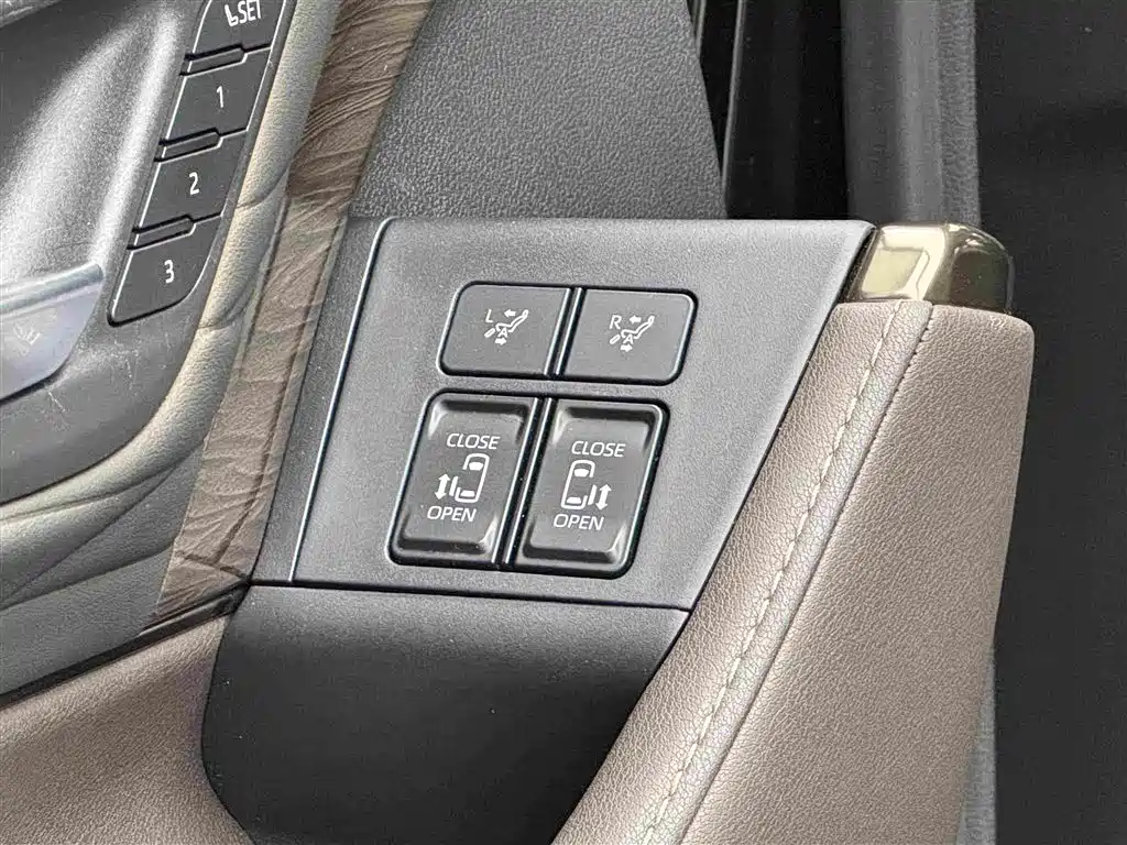 Toyota Alphard 2024 — фото 18