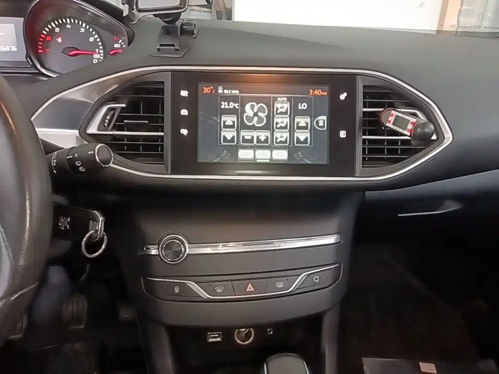 Peugeot 308S 2015 — фото 13