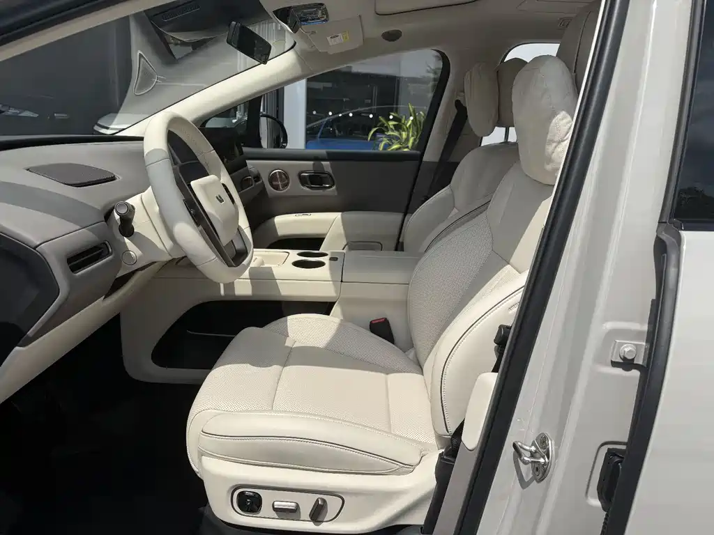 Li Auto i8 2025 — фото 10