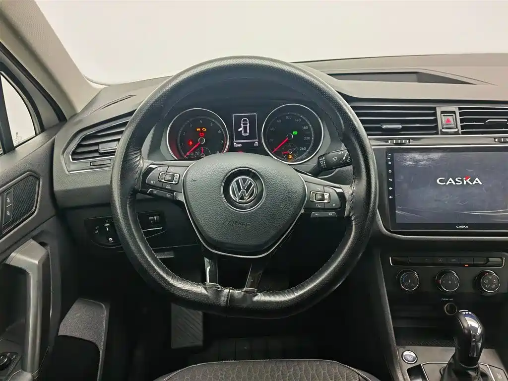 Volkswagen Tiguan L 2017 — фото 11