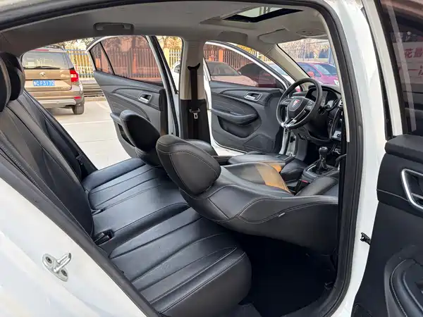 Roewe i5 2019