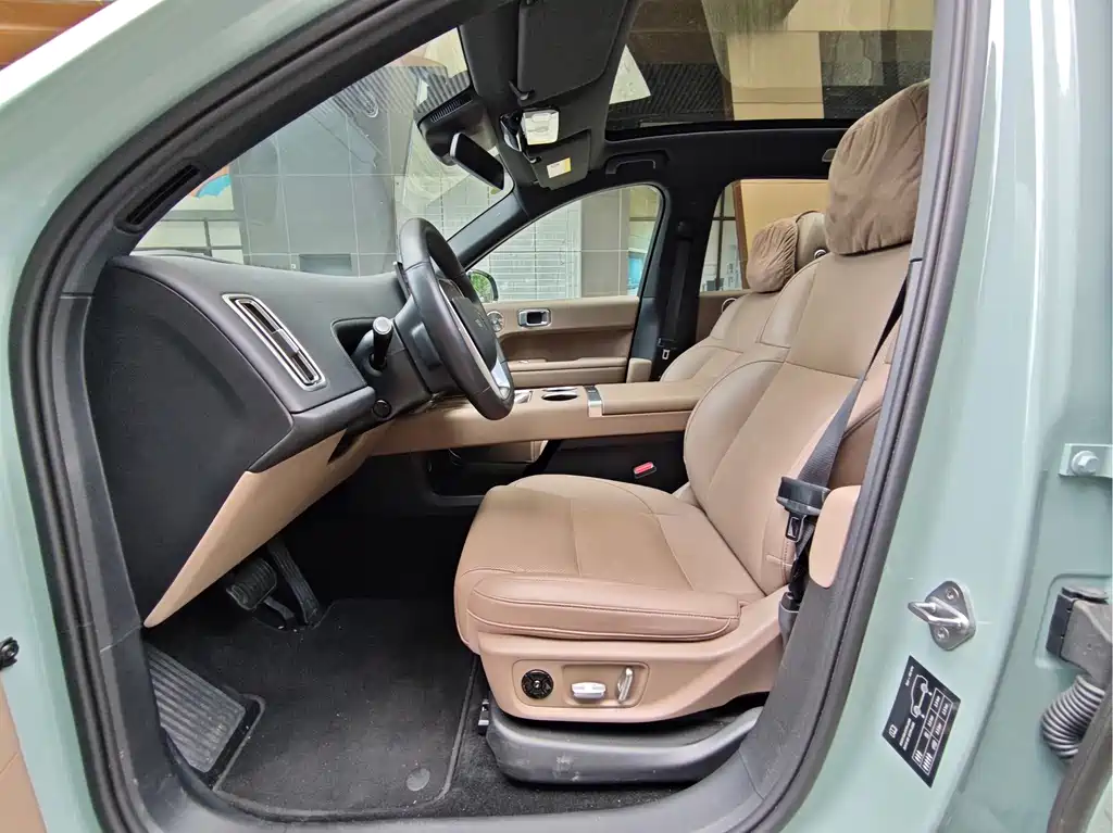 Li Auto Li L6 2025