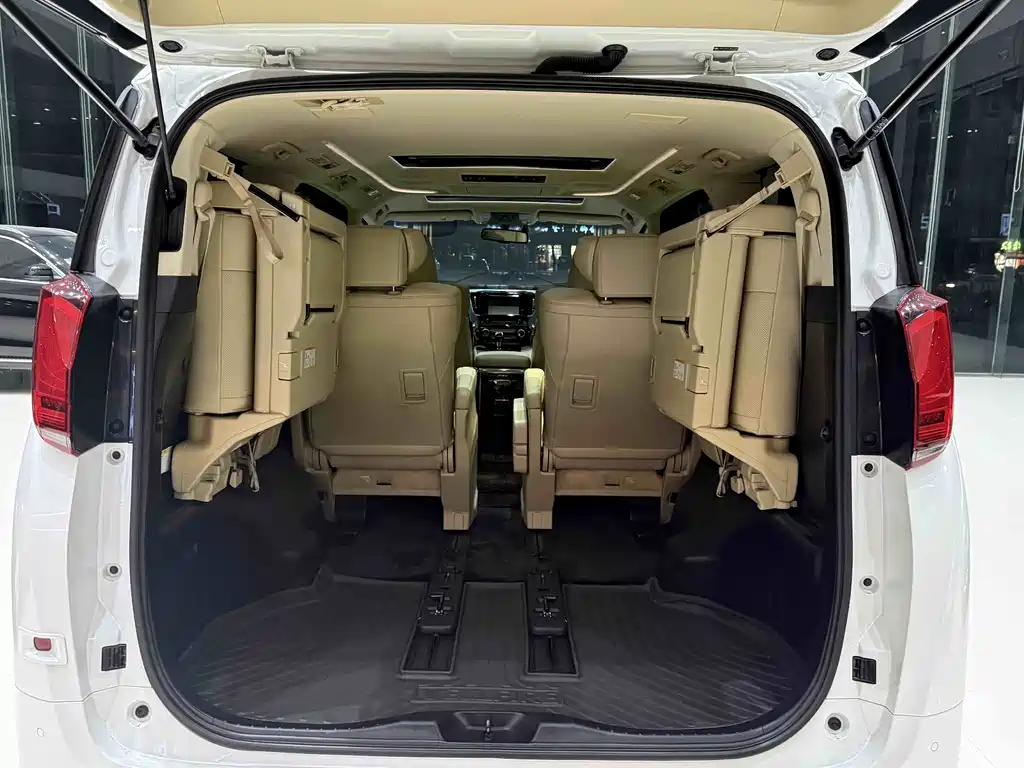 Toyota Alphard 2018 — фото 11