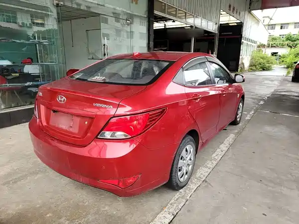 Hyundai Accent 2015