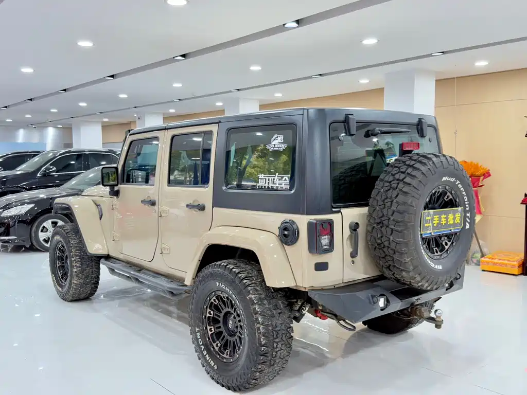 Jeep Wrangler 2016 — фото 9