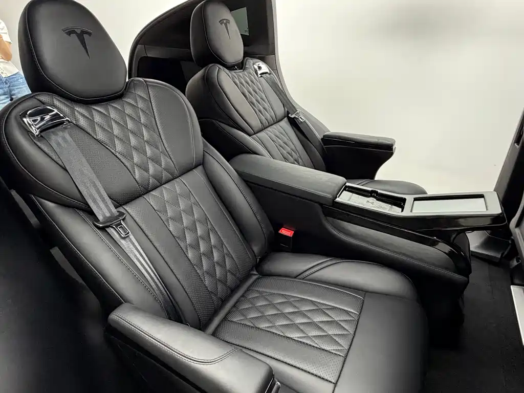 Tesla Model X 2020 — фото 15
