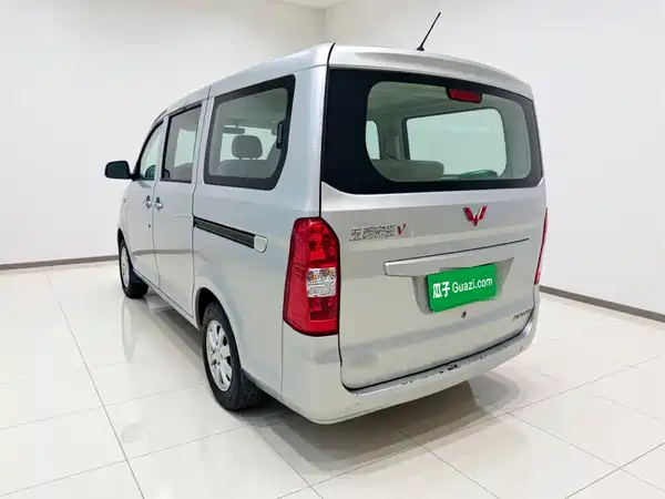 Wuling Rongguang V 2015