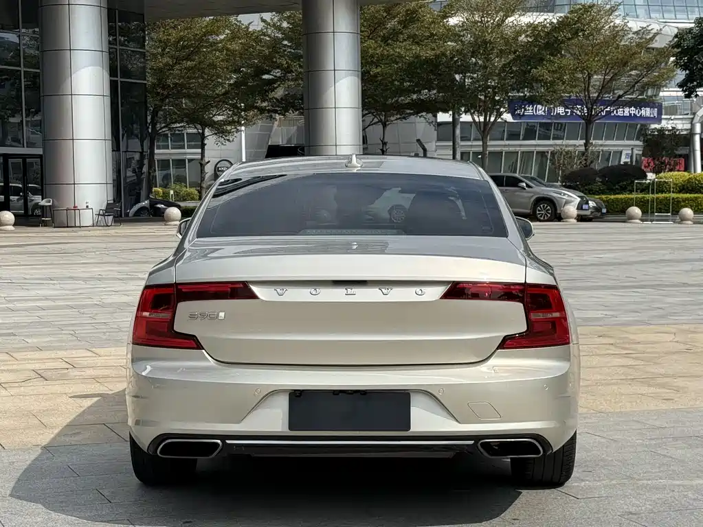 Volvo S90 2018 — фото 13