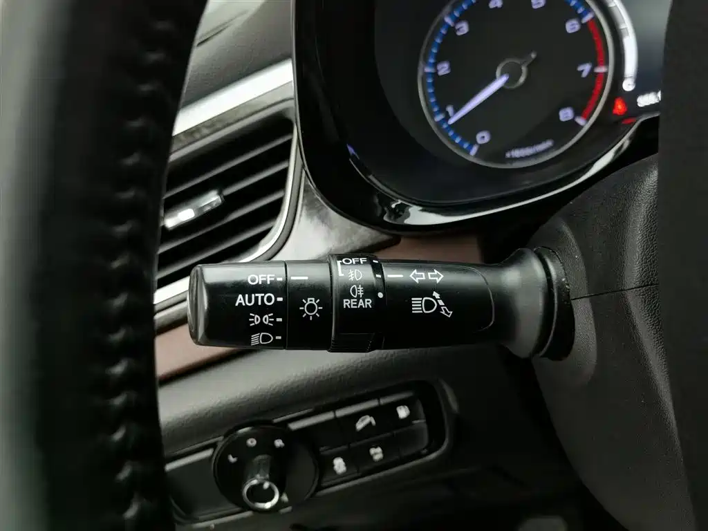 GAC Motor Trumpchi GS8 2017 — фото 21