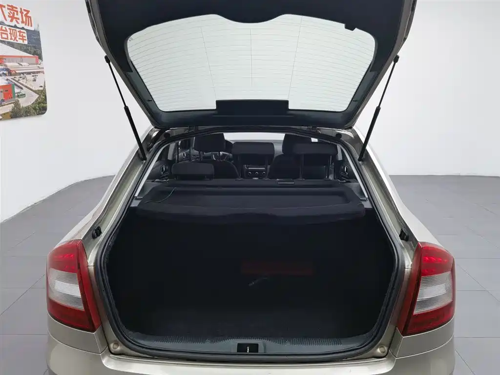 Skoda Octavia 2011 — фото 16