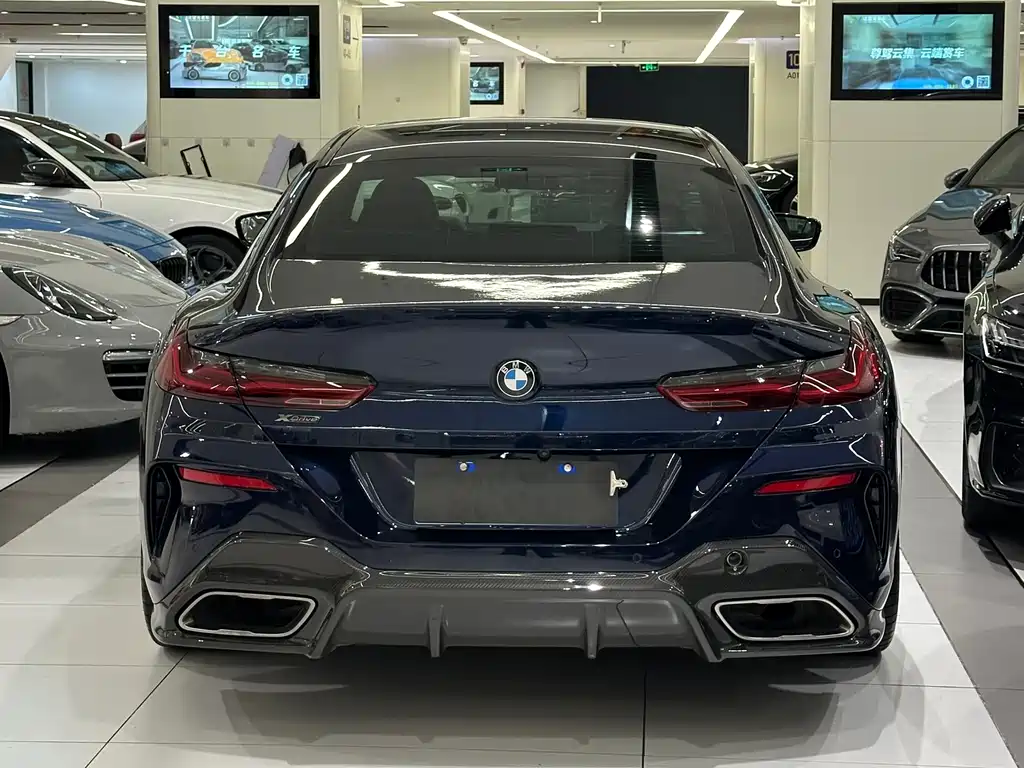 BMW 8 Series 2023 — фото 17
