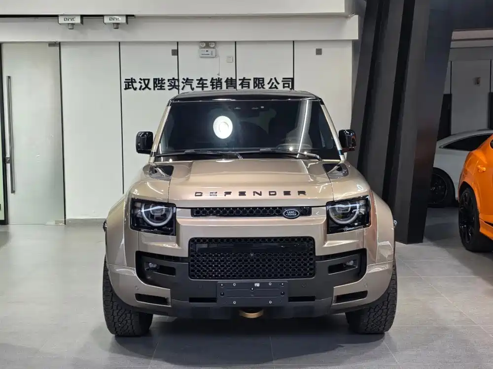 Land Rover Defender 2026