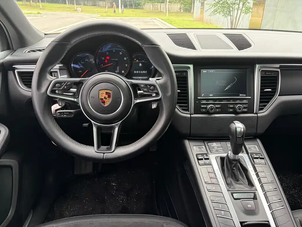 Porsche Macan 2016 — фото 13