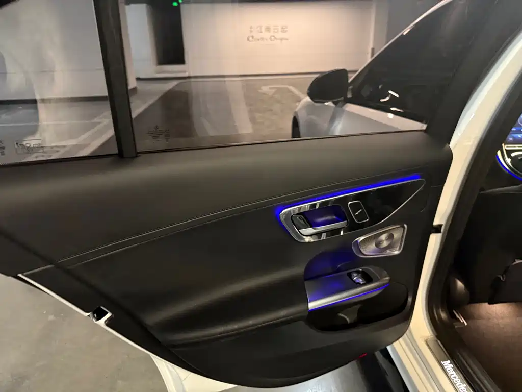Mercedes-Benz C-Class 2023 — фото 12