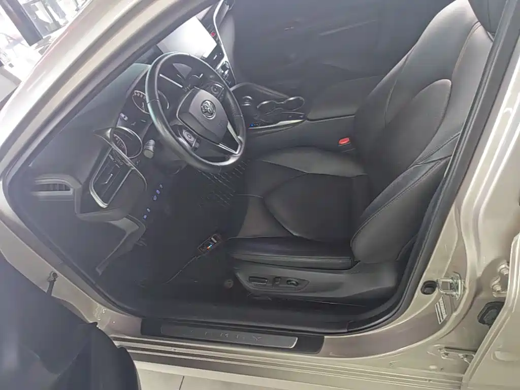 Toyota Camry 2022 — фото 15