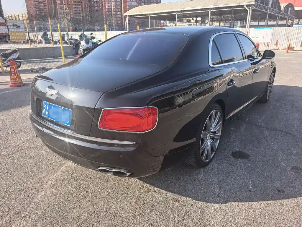 Bentley Flying Spur 2018 — фото 2