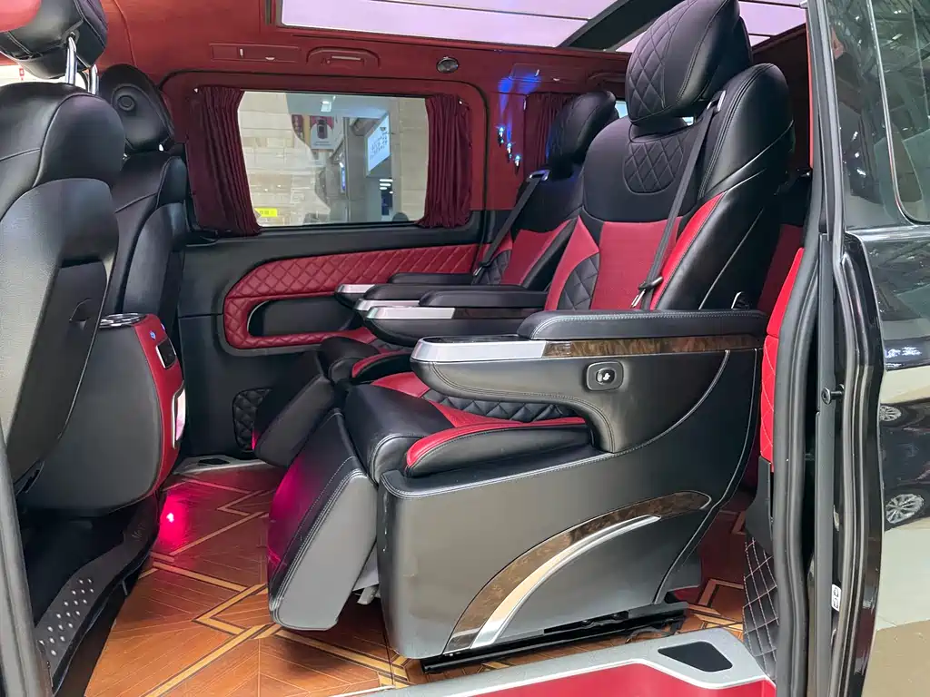 Mercedes-Benz V-Class 2020 — фото 13