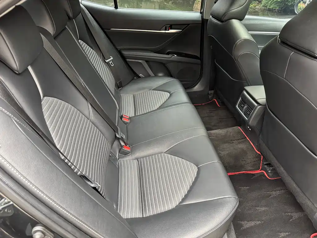 Toyota Camry 2023 — фото 14