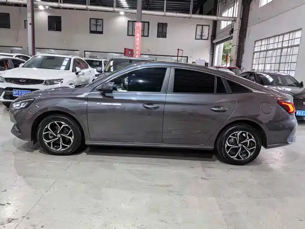 MG MG5 2021