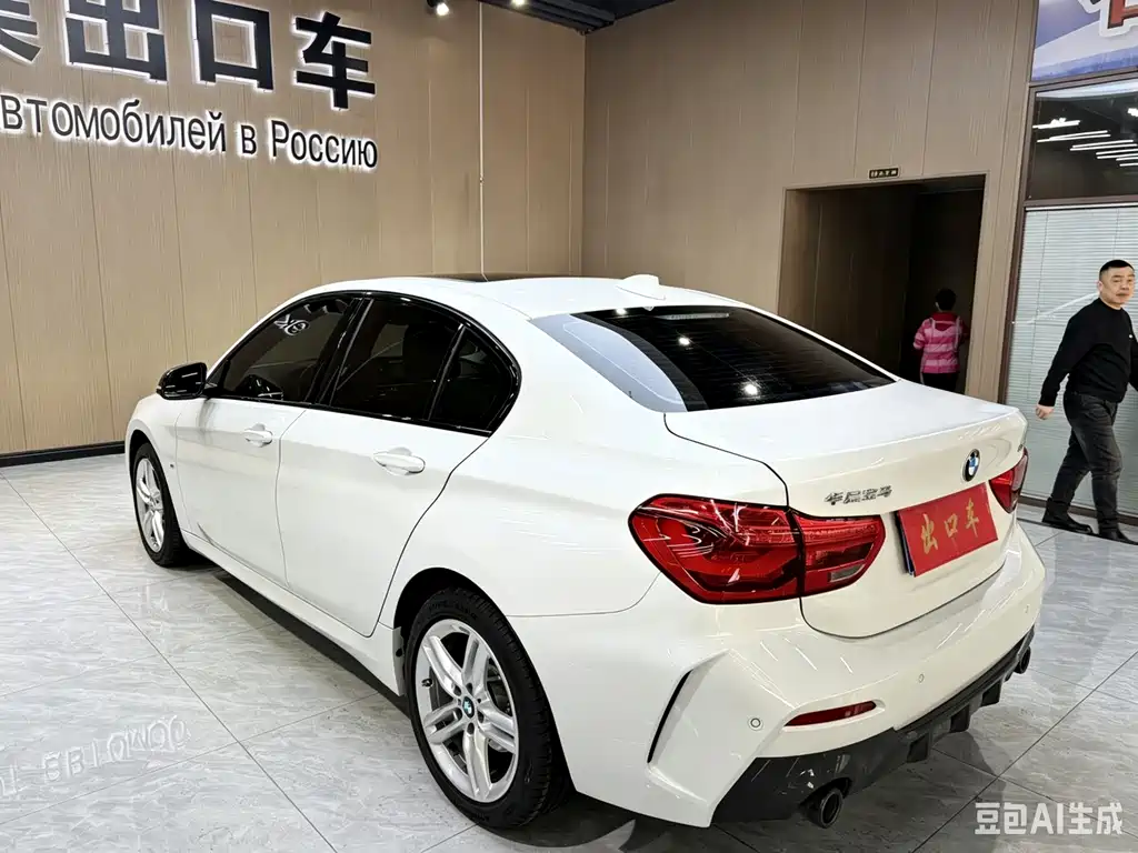 BMW 1 Series 2021 — фото 12