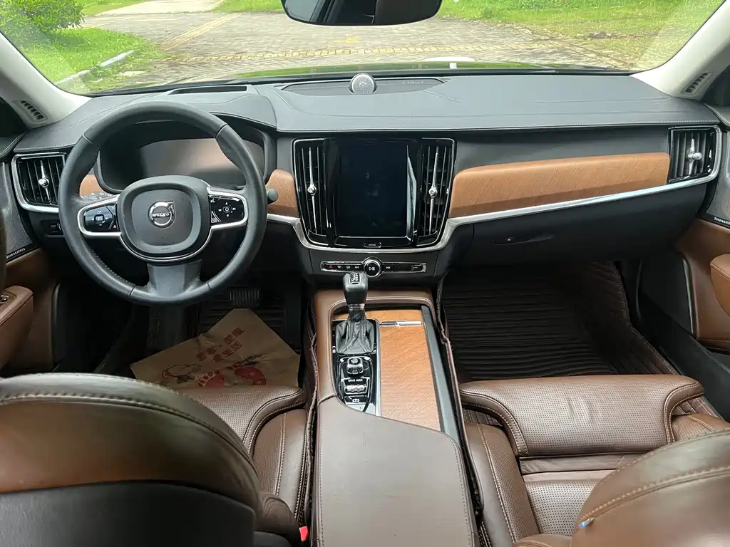 Volvo S90 2018 — фото 11