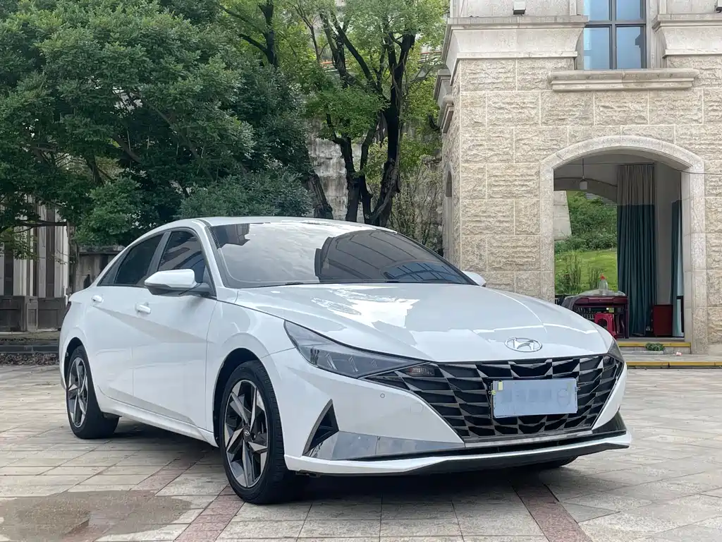 Hyundai Elantra 2022 — фото 2
