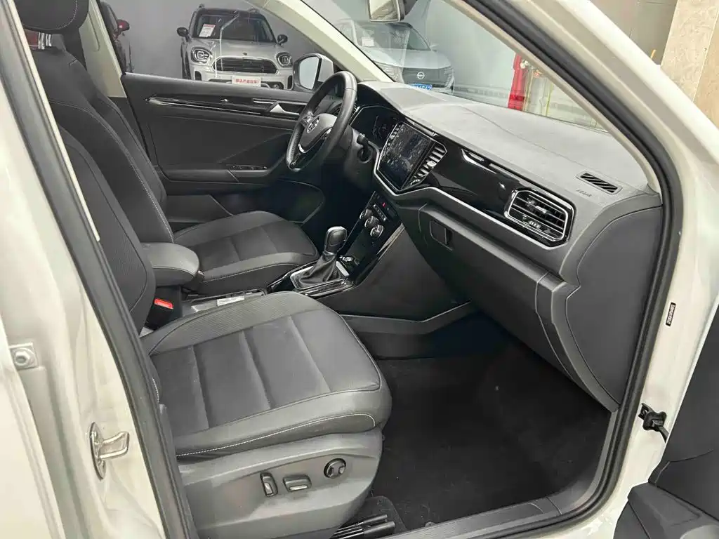 Volkswagen T-Roc 2023 — фото 13