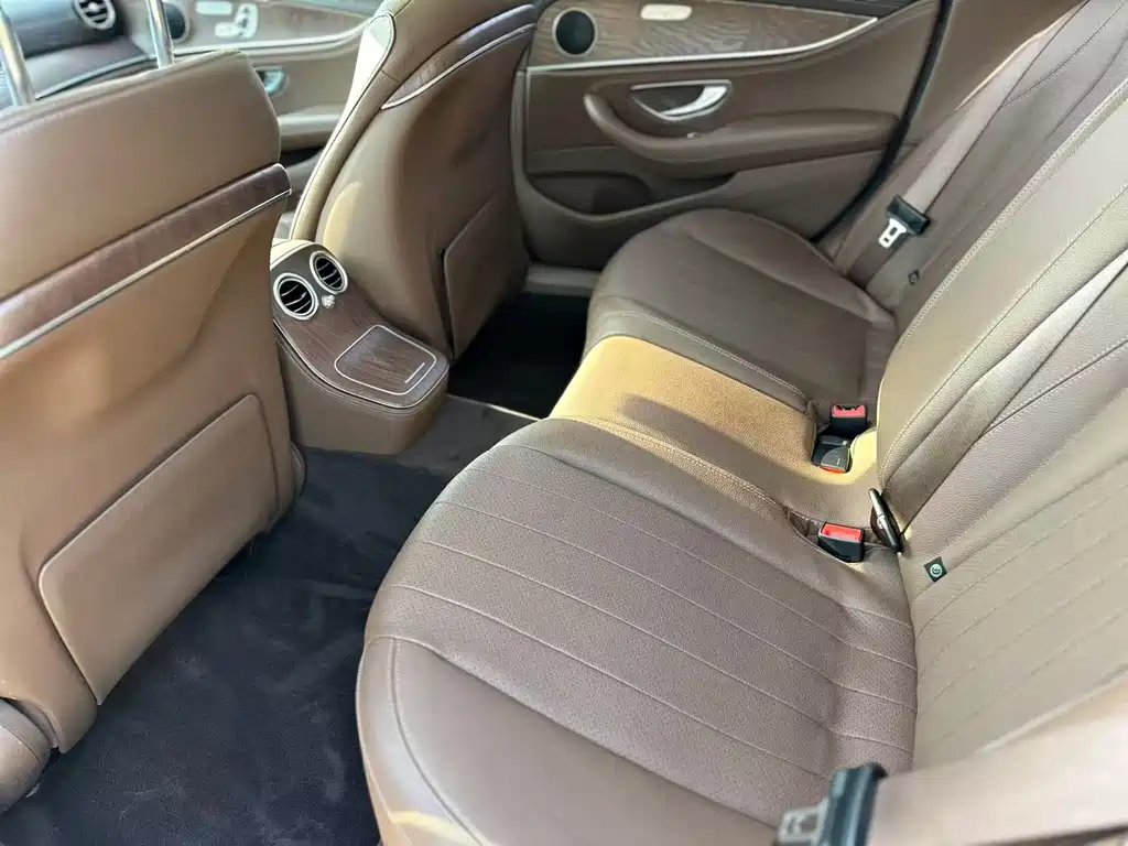 Mercedes-Benz E-Class 2023 — фото 8