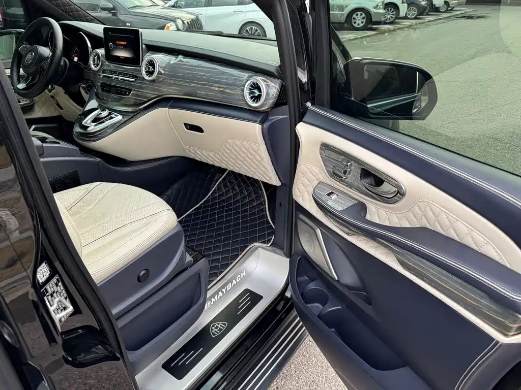 Mercedes-Benz V-Class 2020 — фото 19