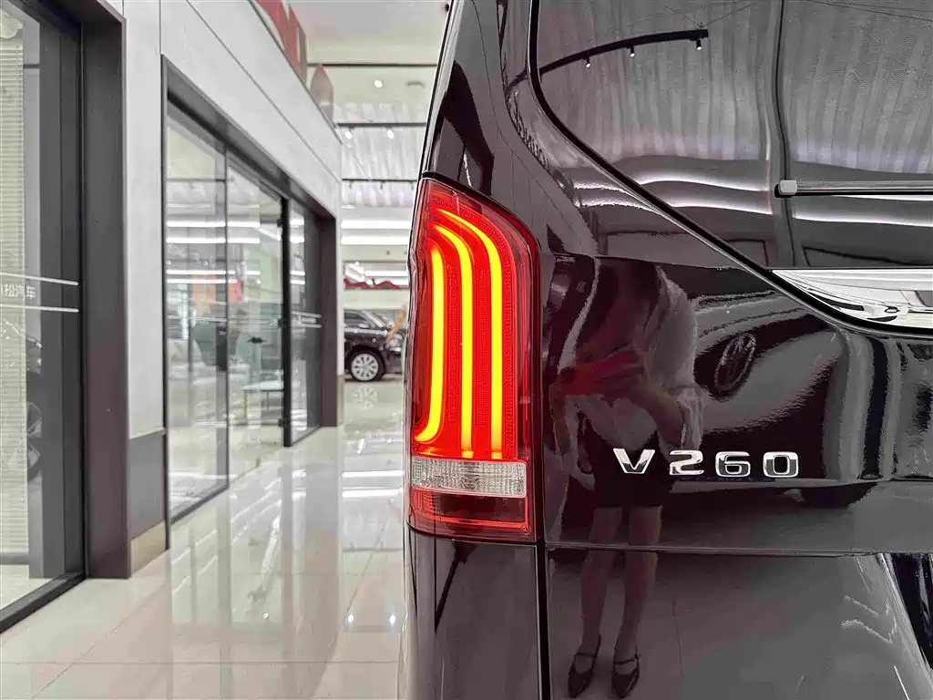 Mercedes-Benz V-Class 2021 — фото 33