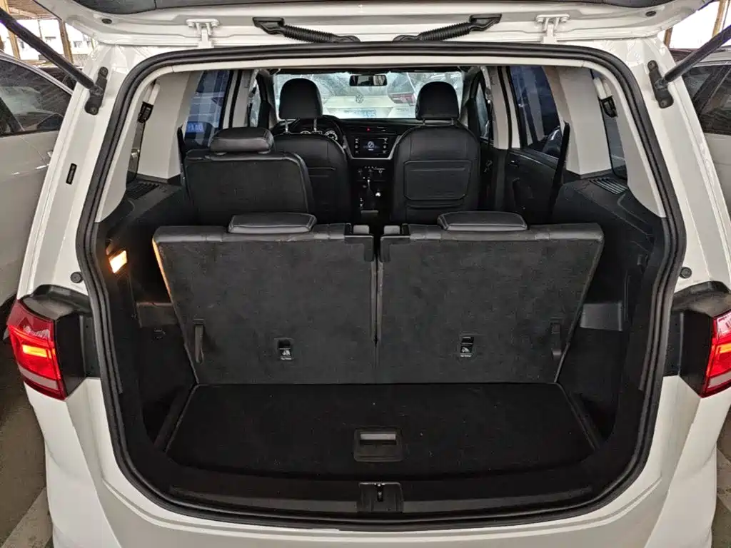 Volkswagen Touran 2019 — фото 19