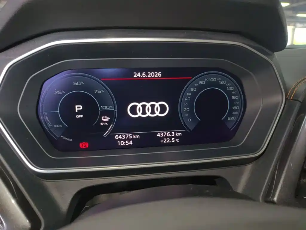 Audi Q4 e-tron 2023 — фото 12