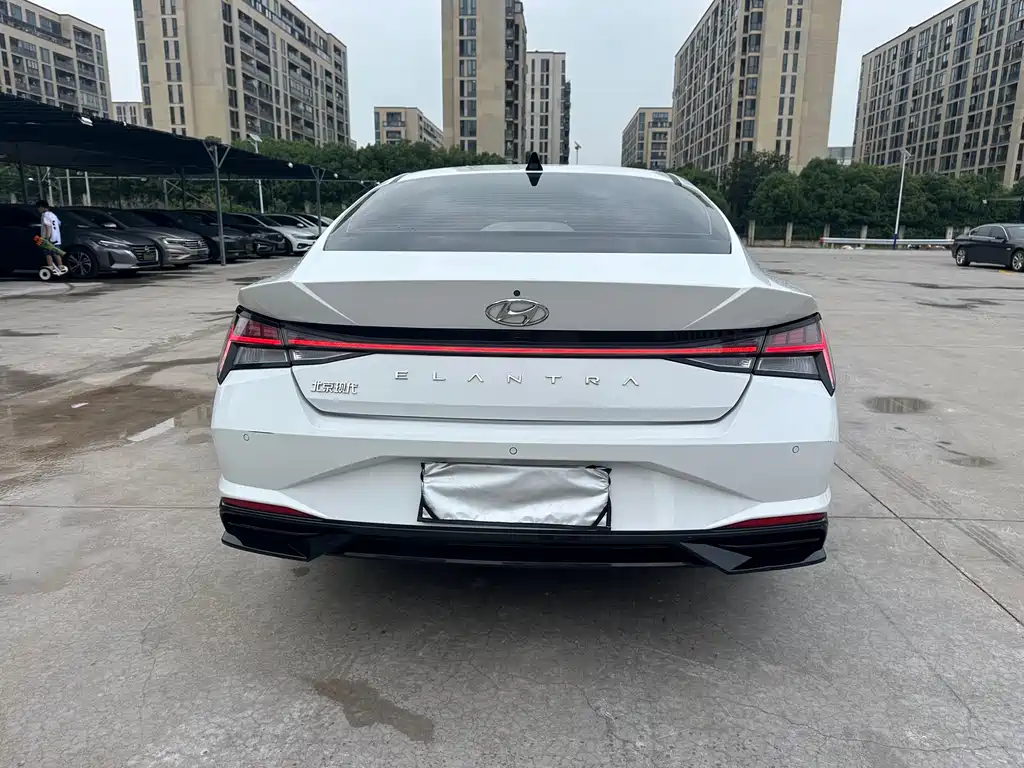 Hyundai Elantra 2023 — фото 10