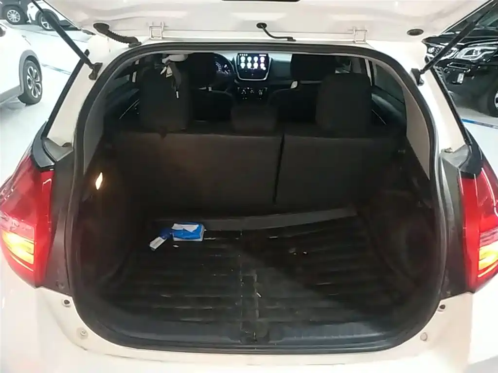 Toyota Yaris L 2018 — фото 19